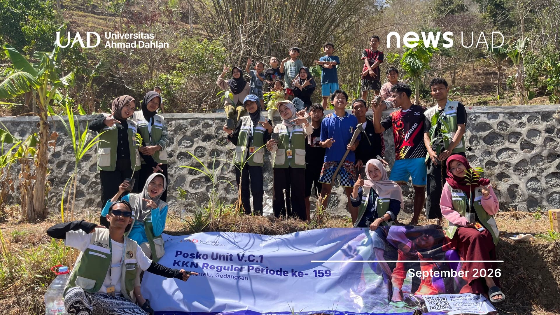 KKN UAD Inisiasi Penghijauan melalui Penanaman Pohon di Soka