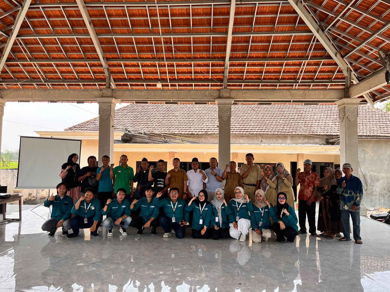 KKN Kelompok 20 UM Gresik Resmi Berakhir, Desa Bangeran Jadi Ruang Belajar dan Pengabdian