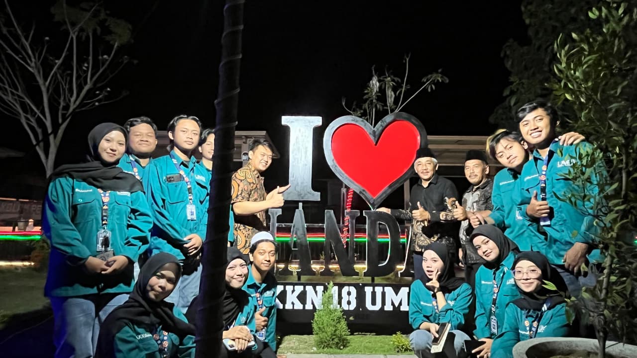 KKN Kelompok 18 UM Gresik Hadirkan Ikon “I ❤️ Cinandang”, Perkuat Identitas Potensi Wisata Desa