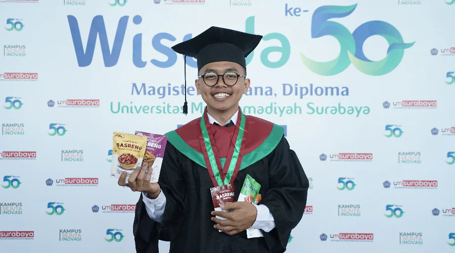Kisah Abdullah Faqih, Wisudawan yang Sukses Miliki Usaha Basreng